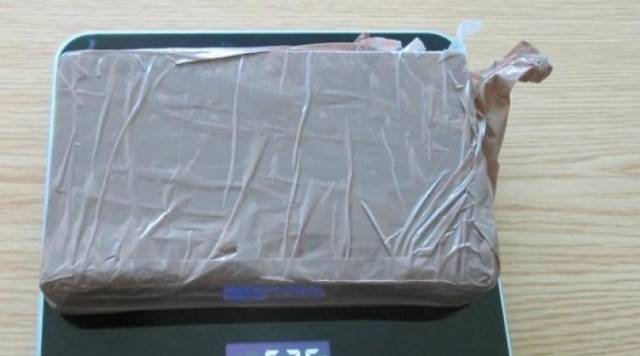 Shqiptari transportonte gjysmë kilogramë kokainë me taksi, ndalohet në kufirin gjermano – holandez