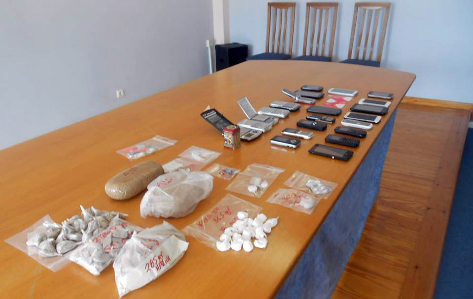 Greqi, pranga shqiptarit dhe dy femrave, drejtonin bandën e kokainës dhe heroinës