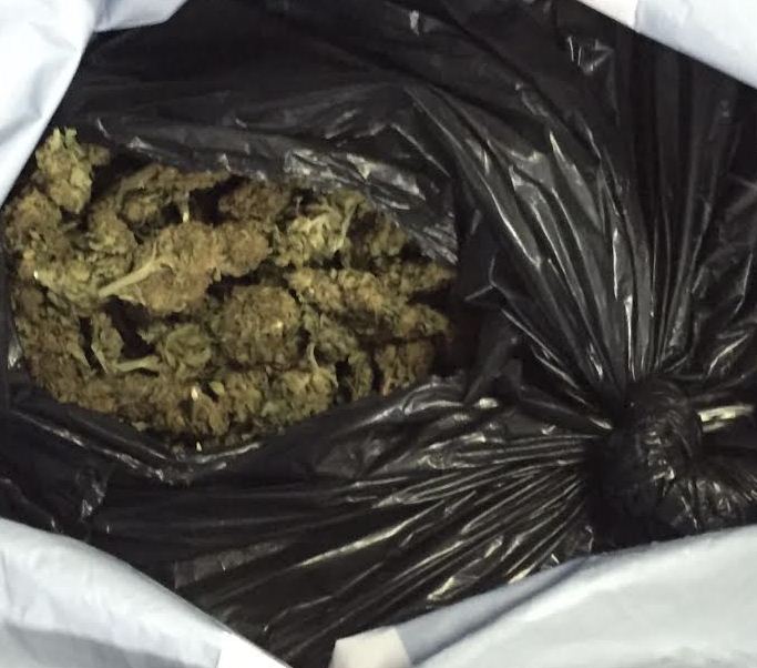 FOTO/ Kishin fshehur drogë në gomën rezerve, arrestohen dy fierakë