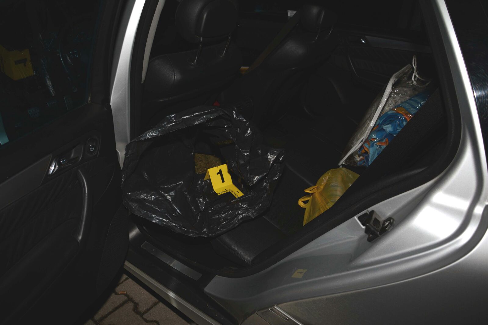 Janinë, sekuestrohet 101 kg drogë, në pranga 26 vjeçari