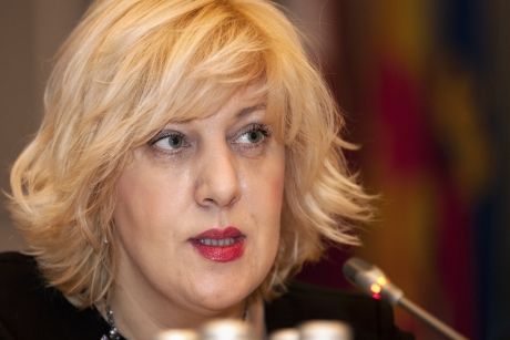 Dunja Mijatovic dënon dhunën ndaj gazetarit Fundo