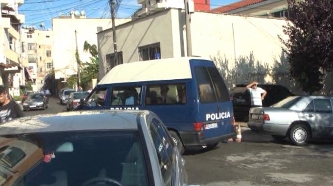 Të shtëna me armë zjarri në Durrës, dy persona qëllojnë ndaj një 37-vjeçari