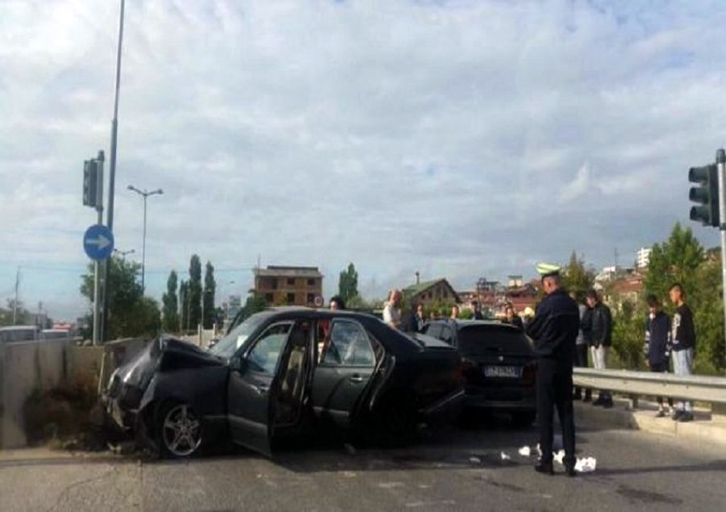FOTO & DETAJE/ Durrës, përplasja e dy automjeteve, shoferi italian shpëton plagosen 5 persona