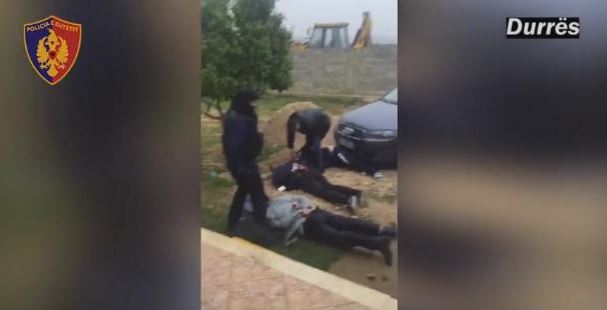 VIDEO/ Policia futet ne zonën jeshile të Fushë-Krujës, 6 në pranga