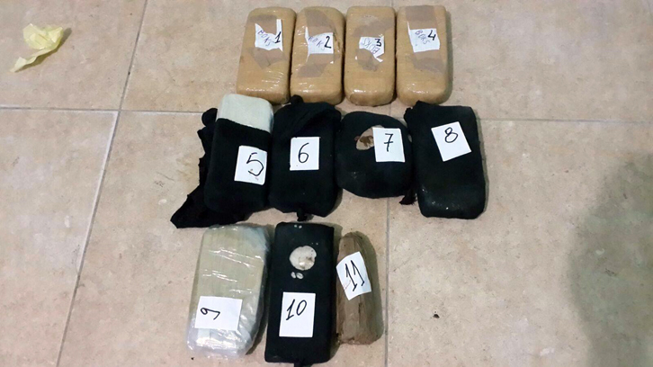 FOTO/ Durrës, bllokohen 5.5 kg heroinë në port, në pranga dy “transportuesit”