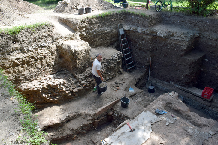 Durrës, bashkia shpërfill vendimin e gjykatës për “Velierën”