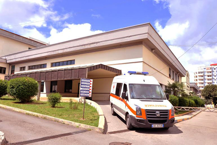 Shkëmbi i Kavajës, mbytet 56-vjeçarja, ambulanca mbërrin 40 minuta me vonesë