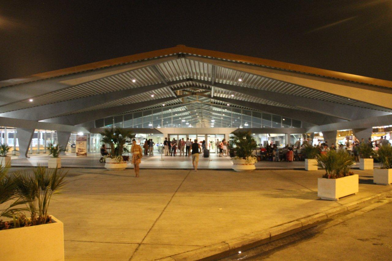 Identifikohet çifti bashkëshortëve shqiptarë të dëbuar sot nga Italia, mbërrijnë në Durrës me traget