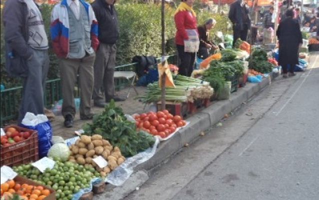 Durrës, arrestohet punonjësi i policisë, u merrte para tregtarëve ambulantë dhe i lejonte të shisnin