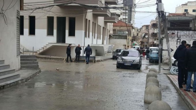 Sherri mes të rinjve në Durrës, arrestohen tre të plagosurit, shpallet në kërkim i katërti