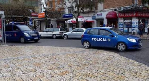 Policia thirrje për ndihmë; gjen një fëmijë 5 vjeç të humbur në Durrës