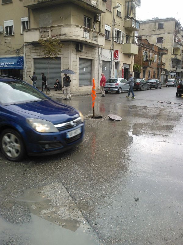 FOTO/ Durrës, shirat kthejnë “sezonin e plazhit”, zgjidhjet “origjinale” qe ofron bashkia