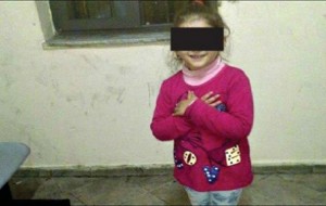 Pushohet hetimi për policët që “burgosën” me nënën edhe 5-vjeçaren