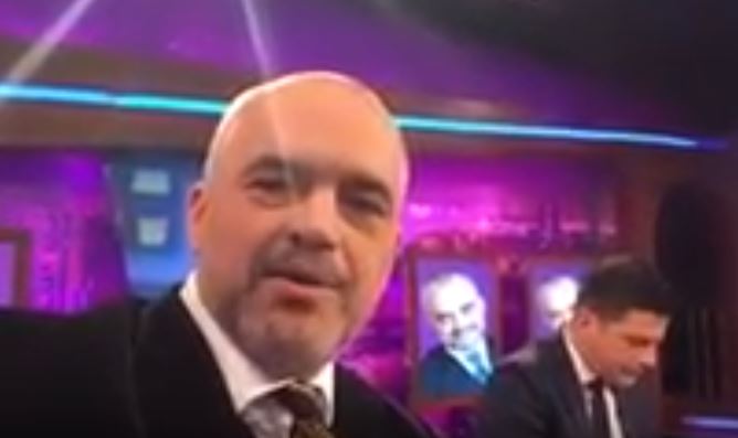 VIDEO/Edi Rama video selfie me Ermal Mamaqin