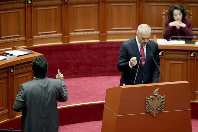 Edi Rama i vetmi që shpërdoron gojën dhe zorrën …