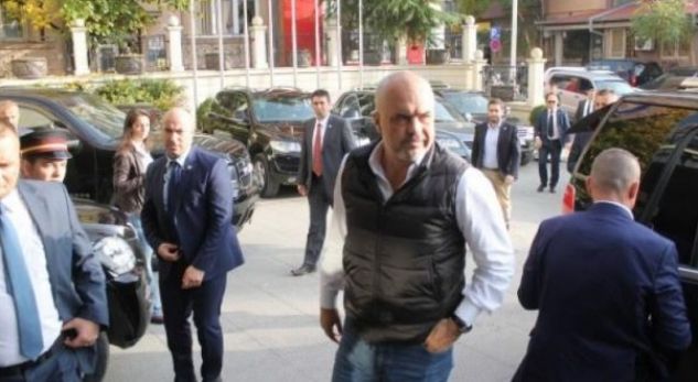 Rama përgjigjet për jelekun antiplumb në Prishtinë