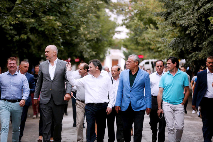 POPULLI KËNDON/ Krejt ju socialista jeni si Shukrija…