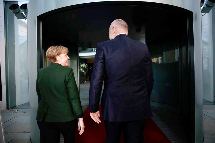 Intervista e mbrëmshme e Ramës, mesazh për Merkel se e ka gati avionin për te Putin
