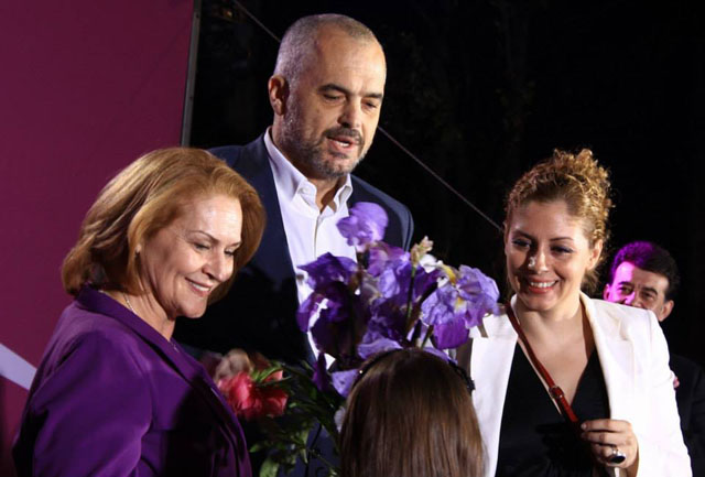 BATUTAT/ Dade i kërkon karafil Ramës