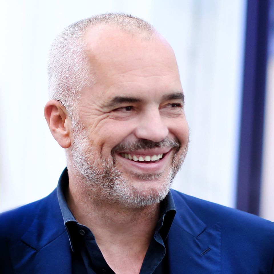 Rama bën edhe batuta në Pukë: Më solli Gjoni që të provoja vuajtjet e rrugës