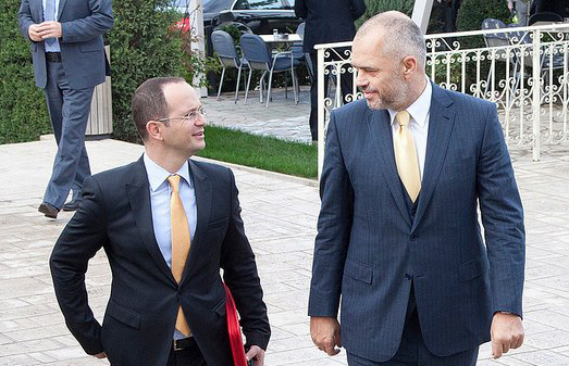 Shukriu gjethe fiku për Ditziun