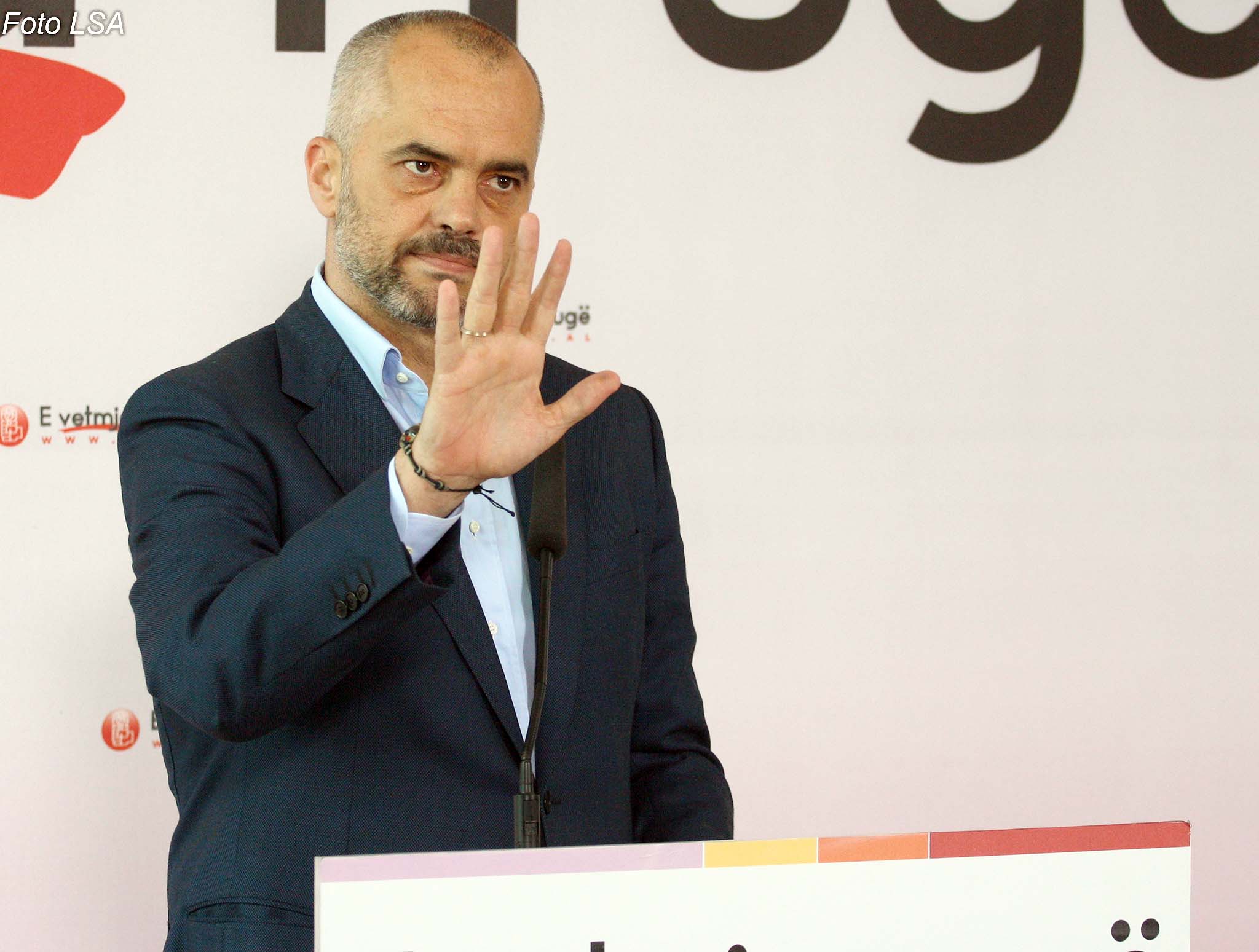 Populli i këndon Edi Ramës: Punëtor dhe llogaritar