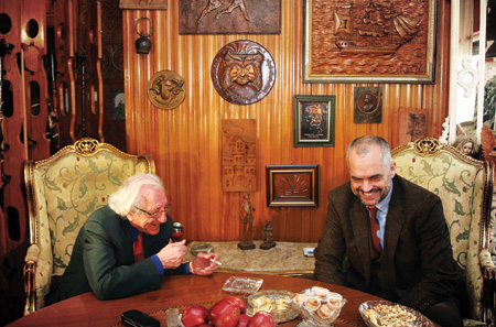 Dritëro Agolli: Rama të ketë kujdes se po e kthen popullin në spiun, për Berishën kam pirë dolli