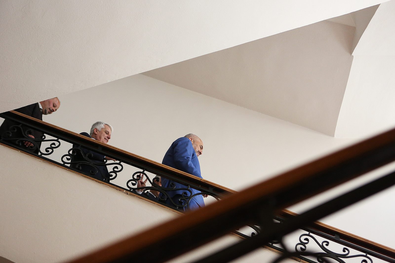 Qeveria e Kujdesit Zgjedhor, 2 deputetë të opozitës flasin për marrëveshje