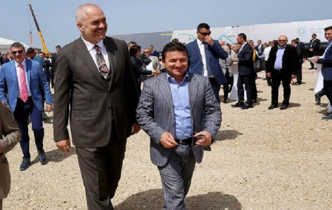 Elvis Rroshi dhe shoferi i tij, trafikantë klandestinësh e droge