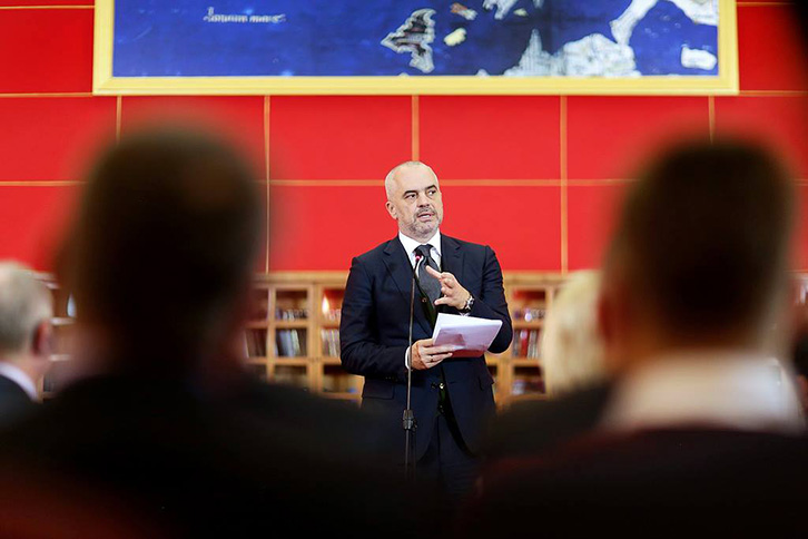 E-MAILI/ Trupa Akademike e UB nesër “e dënuar” me pjesëmarrje në kakofoninë e radhës të Edi Ramës