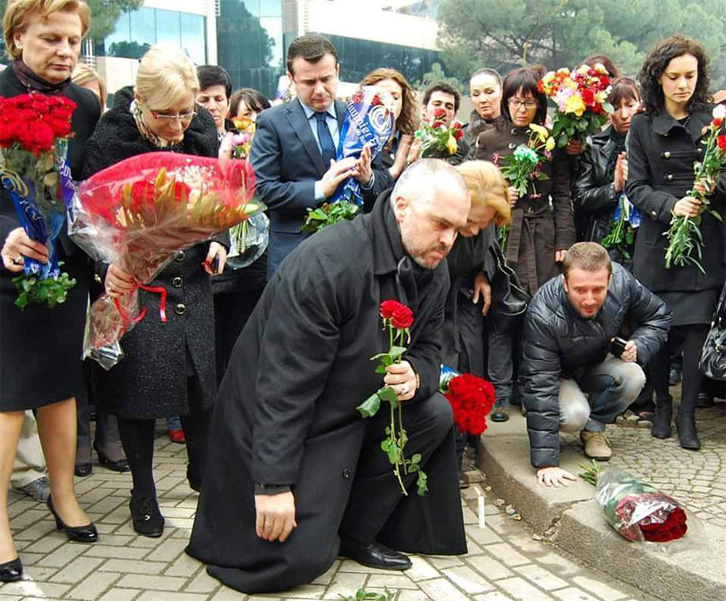 SMS-ja/ Tallja e Edi Ramës me 21 janarin, urdhëron njerëzit e vet: Forca! Share, share, share…!