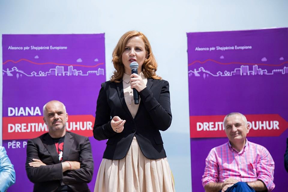 Përplasja PS – LSI vazhdon për “Pazarin e Pogradecit”, Diana Mile i përgjigjet dhe akuzon Artan Shkëmbin për betonizimin e qytetit