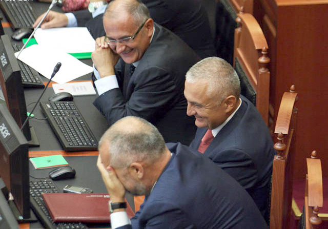 Petrit Vasili i rikthehet ndryshime në qeveri, flet edhe për ligjin e “Vetting”-ut