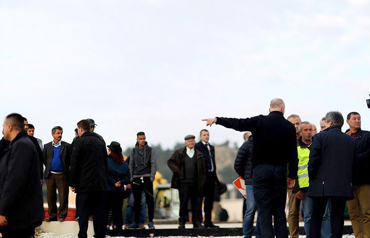 Berisha ironizon inspektimin e rrugës 1.4 km nga Rama