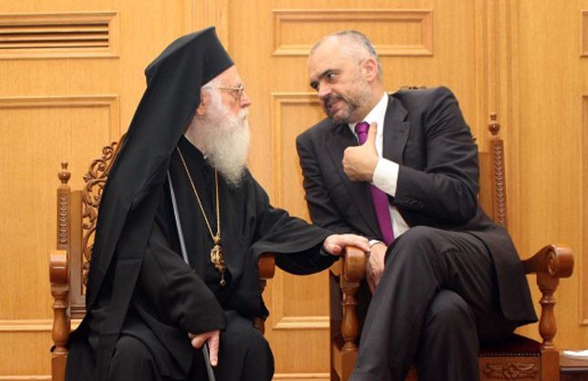 Arroganca helene: Udhëheqja politike shqiptare po zhvlerësohet cdo ditë