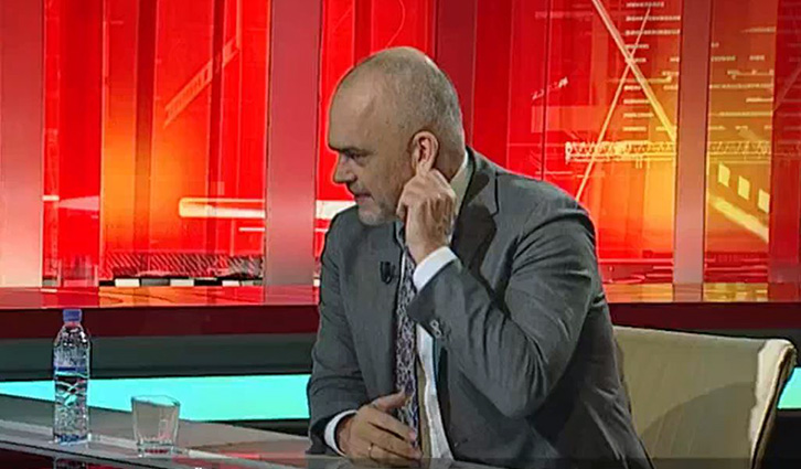 Edi Rama kruan veshin kur përgjigjet për (mos)shkarkimin e Saimir Tahirit