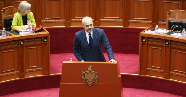 Rama: Profesorët që janë kundër ligjit për arsim janë nga ata që i gjen në shtatë vende njëkohësisht