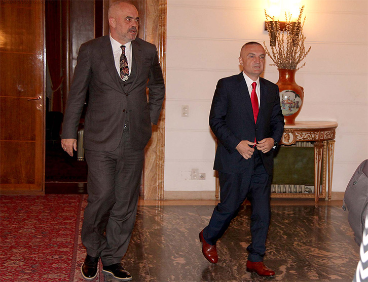 YLLI DYLGJERI/ Meta – Rama hanë drekë…! Edhe unë me Kiçon hamë sallatë çdo natë…!