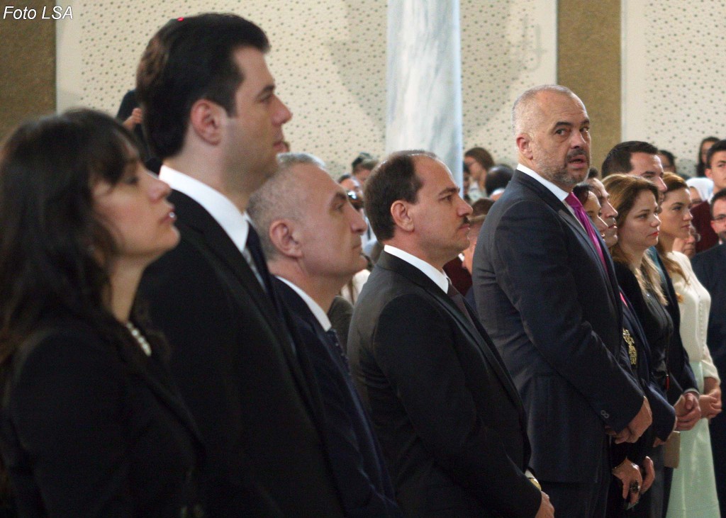 Krerët e politikës shqiptare përshëndesin liberalizimin e vizave të Kosovës