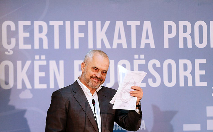 Edi Rama ju flet “informalëve” të Shijakut për rëndësinë e reformës në drejtësi