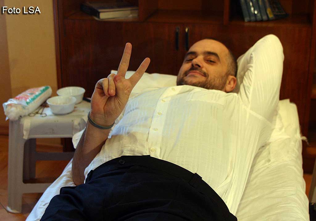 Rama mendon se po gënjen, ja cfarë shkruan në Amarcord