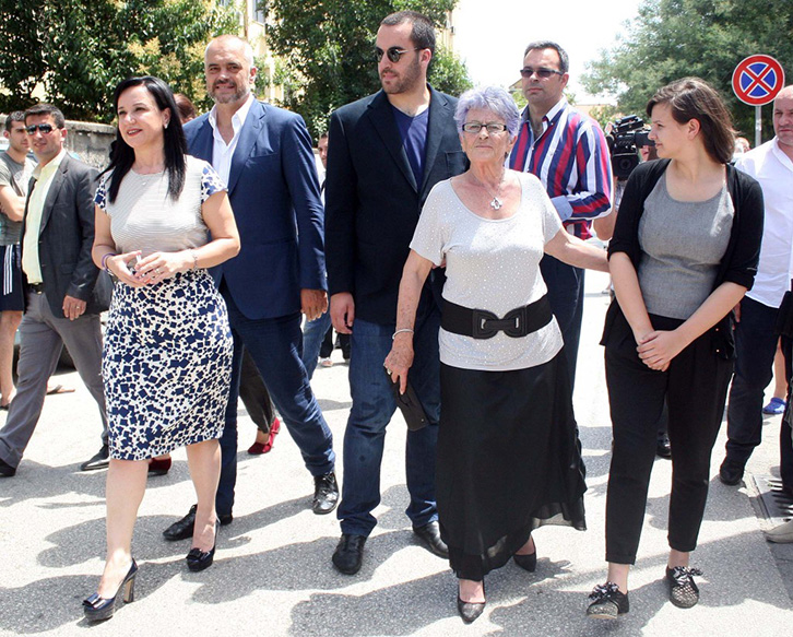 SALI BERISHA/ Edi Rama i heq nga puna, ju rrëmben edhe pronat kushërinjve