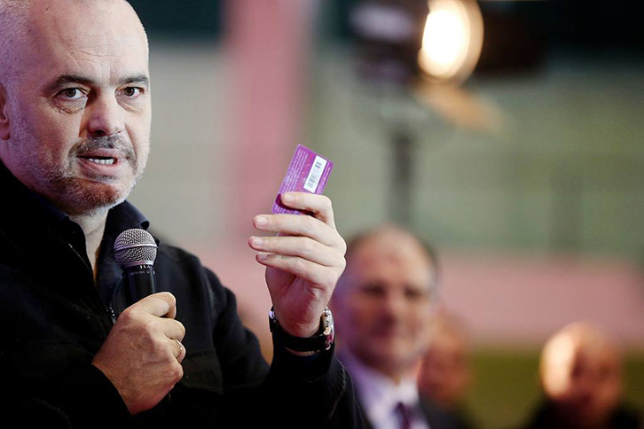 BATUTAT/ Rama josh nga Korça anëtarët e rinj të PS me kërnacka dhe me “sikur halla të kishte ko…”