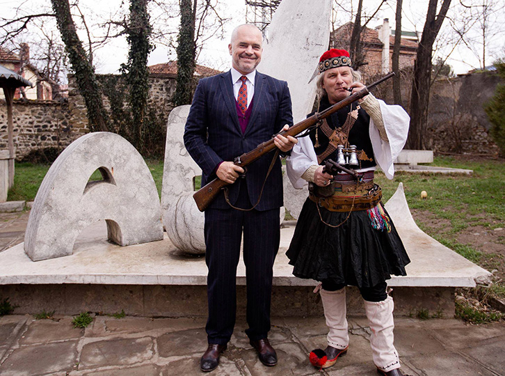 BLEDI KASMI/ Kush rron nga shpata, nga shpata do të bjerë