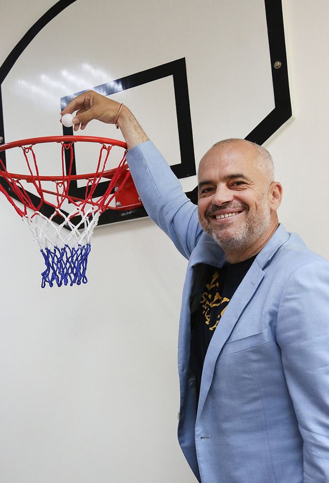 Edi Rama, nervoz në studion e Zërit të Amerikës: E dërguat në prokurori informacionin e studios ligjore?