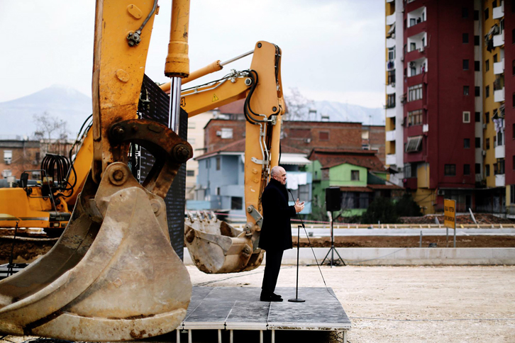FOTO/ Doni punë! Ja adresa ku mund ti shkruani Edi Ramës dhe halli juaj merr fund!