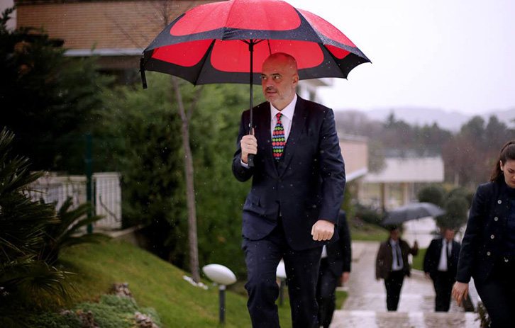 Edi Rama bëri cubin dje me Voltana Admein, sot u tremb nga shiu dhe anulon takimin në Dibër