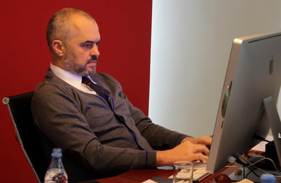 Edi Rama mburret për punën mbi Shëndetësinë, por nga qytetarët merr vetëm ankesa dhe komente negative