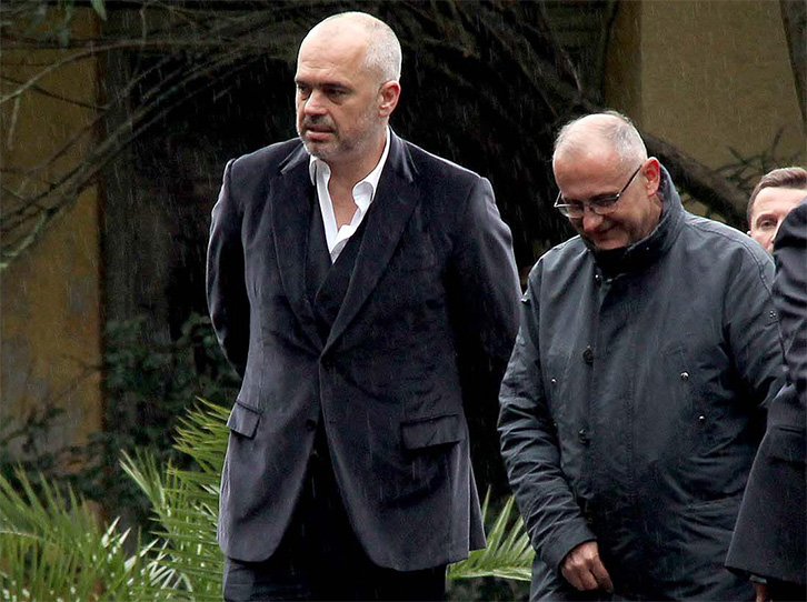 Rama i PS-së në Kuçovë krenohet me bujqësinë, Vasili i LSI-së nga Lushnja i numëron dështimet