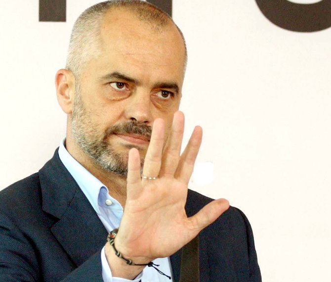 Kryeministri Rama, 40 minuta në paradhomën e Metës, erdhi me vonesë